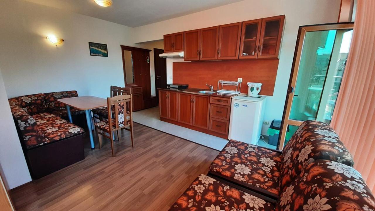Adri Guest House Nesebar Bagian luar foto
